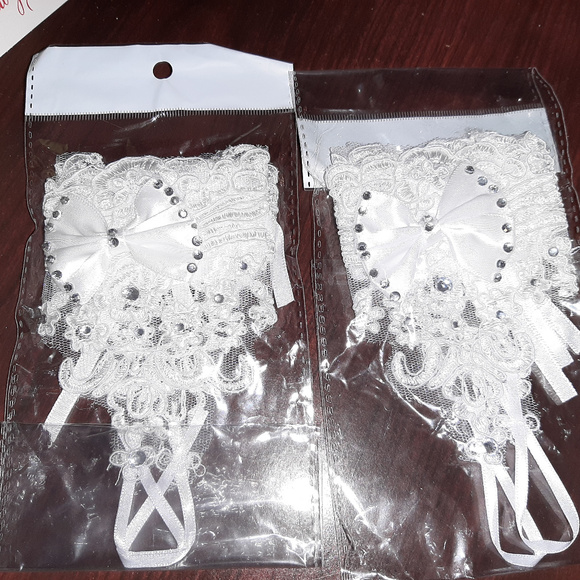 White Bridal Lace Rhinestones Gloves - Picture 3 of 4